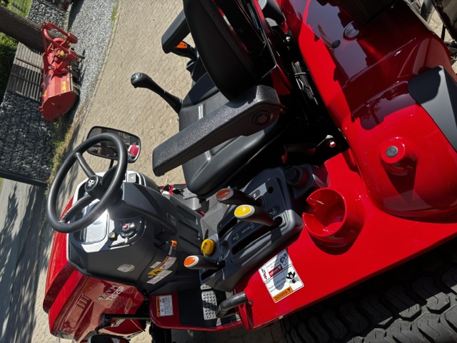 TYM Traktor T2025