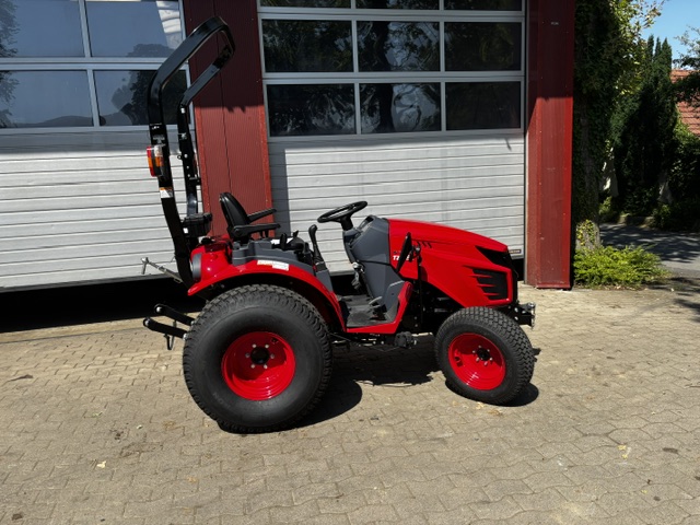 TYM Traktor T2025